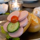 Halbes krosses Brtchen mit Bremer Gekochter belegt