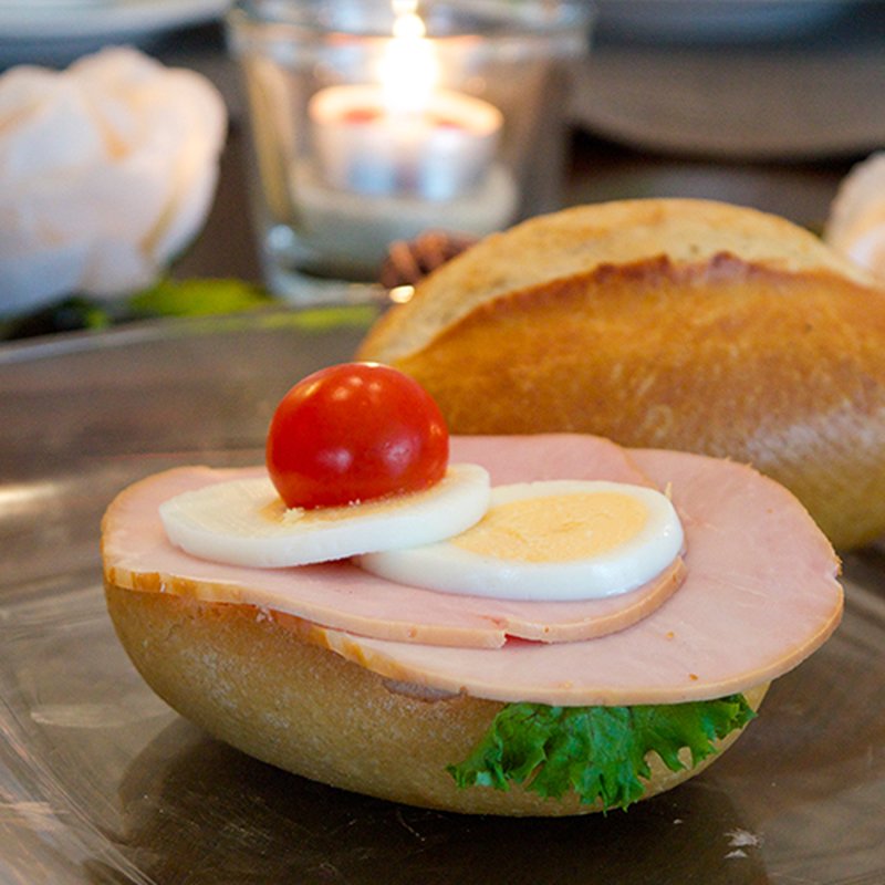 Halbes krosses Brötchen mit Kassler belegt - lecker und günstig, 2,65